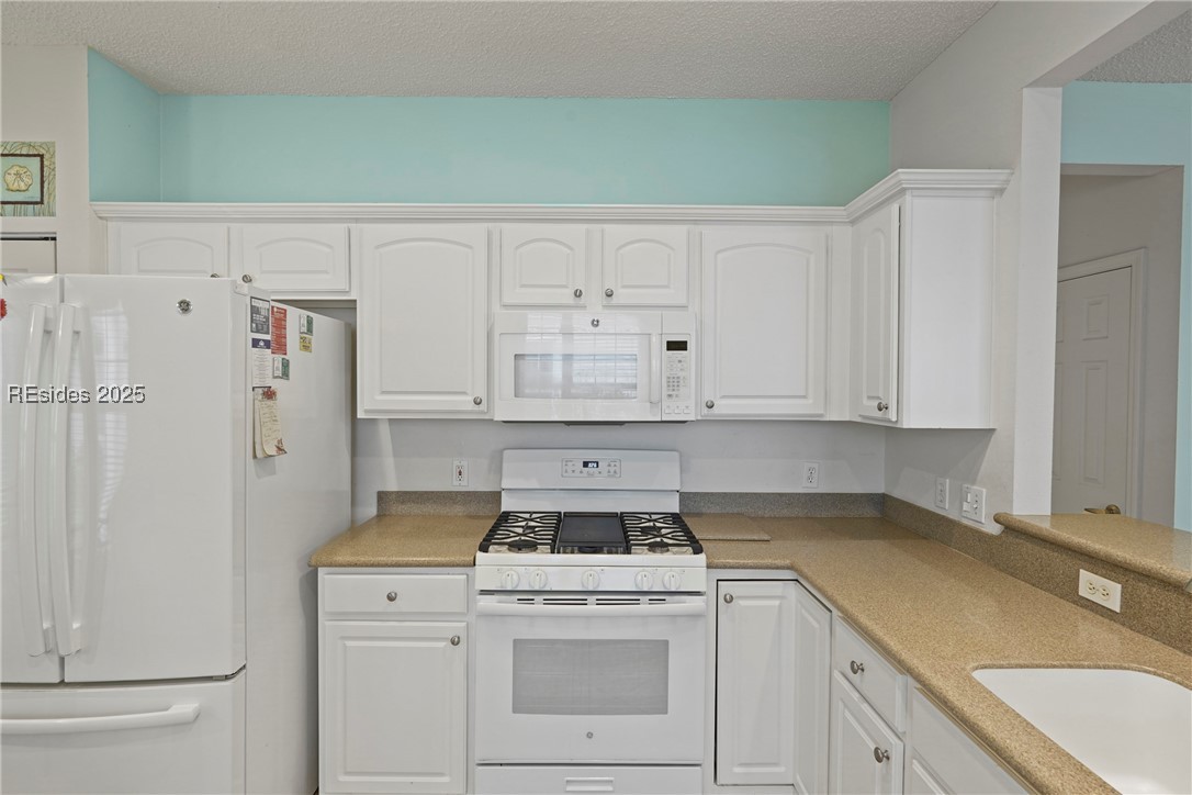 14 Old Country Roses