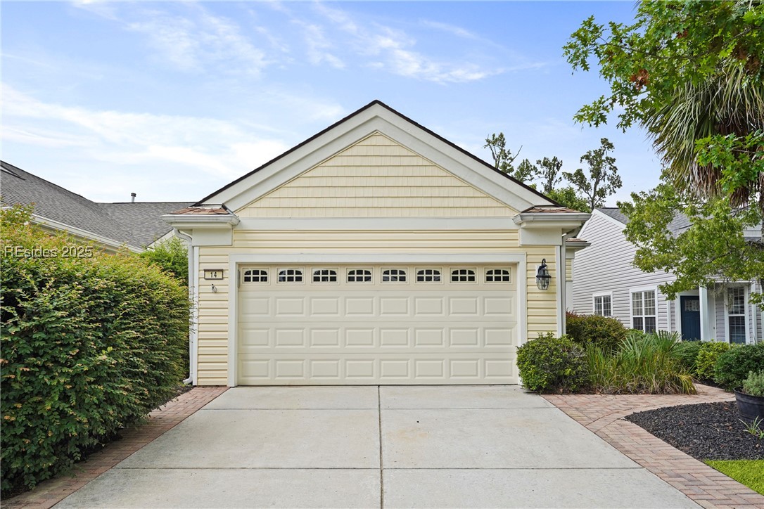 14 Old Country Roses