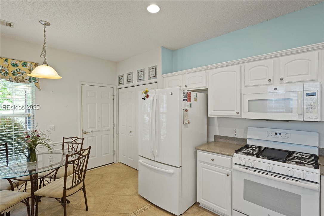 14 Old Country Roses