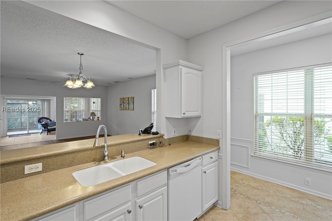 14 Old Country Roses