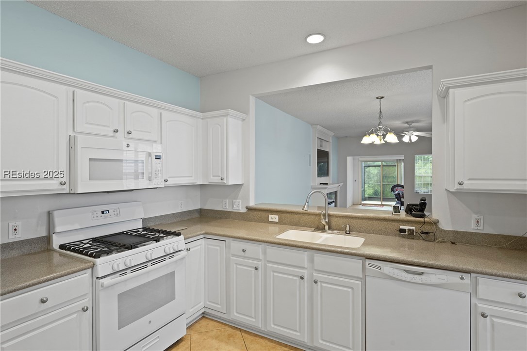 14 Old Country Roses