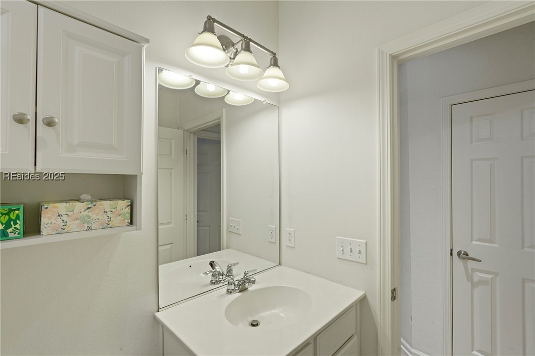 14 Old Country Roses