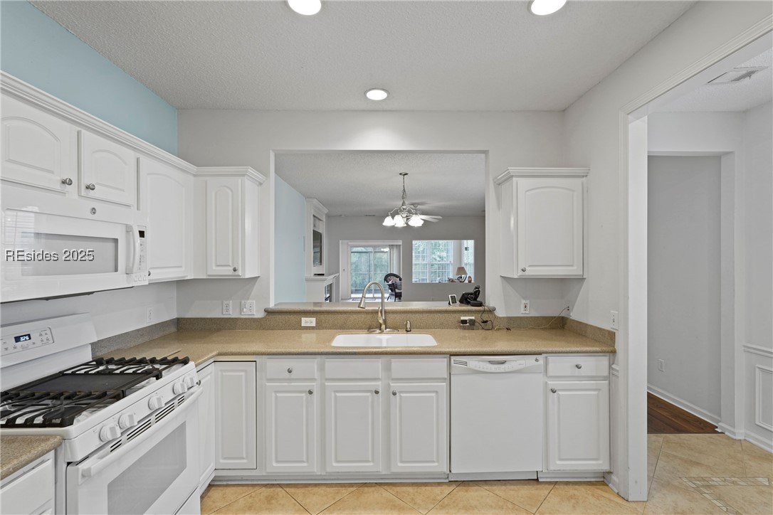 14 Old Country Roses