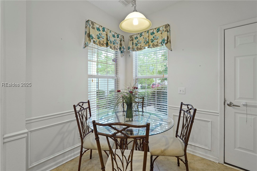 14 Old Country Roses