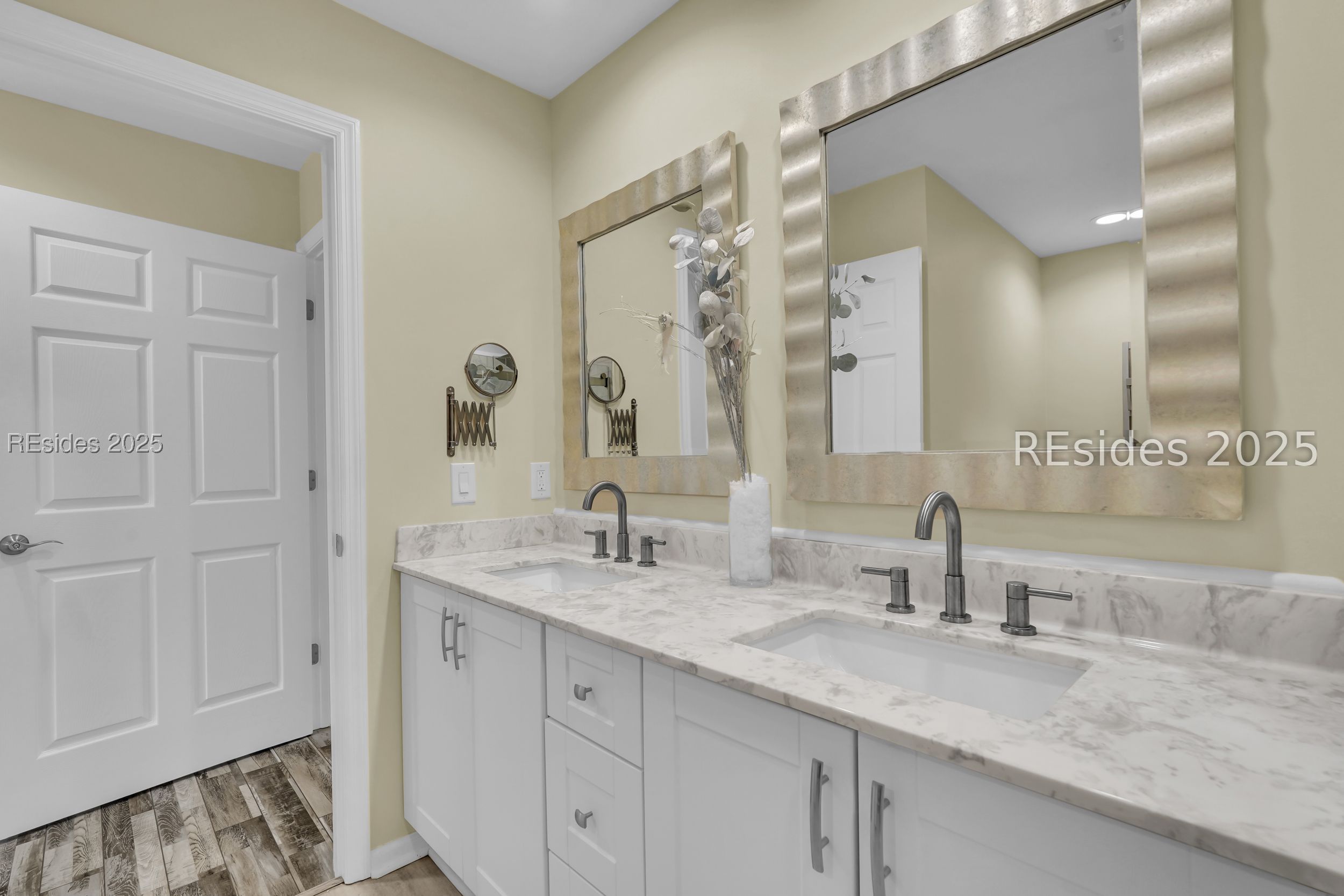 3 Lake Linden Lane Unit: 3