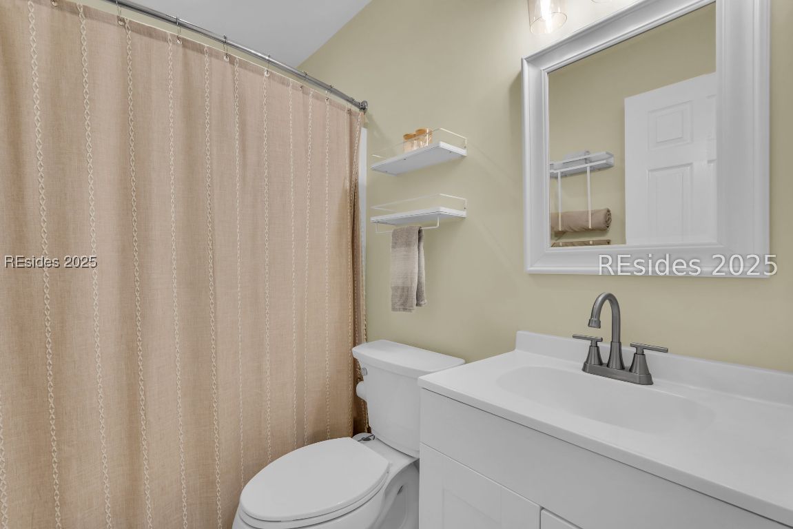 3 Lake Linden Lane Unit: 3