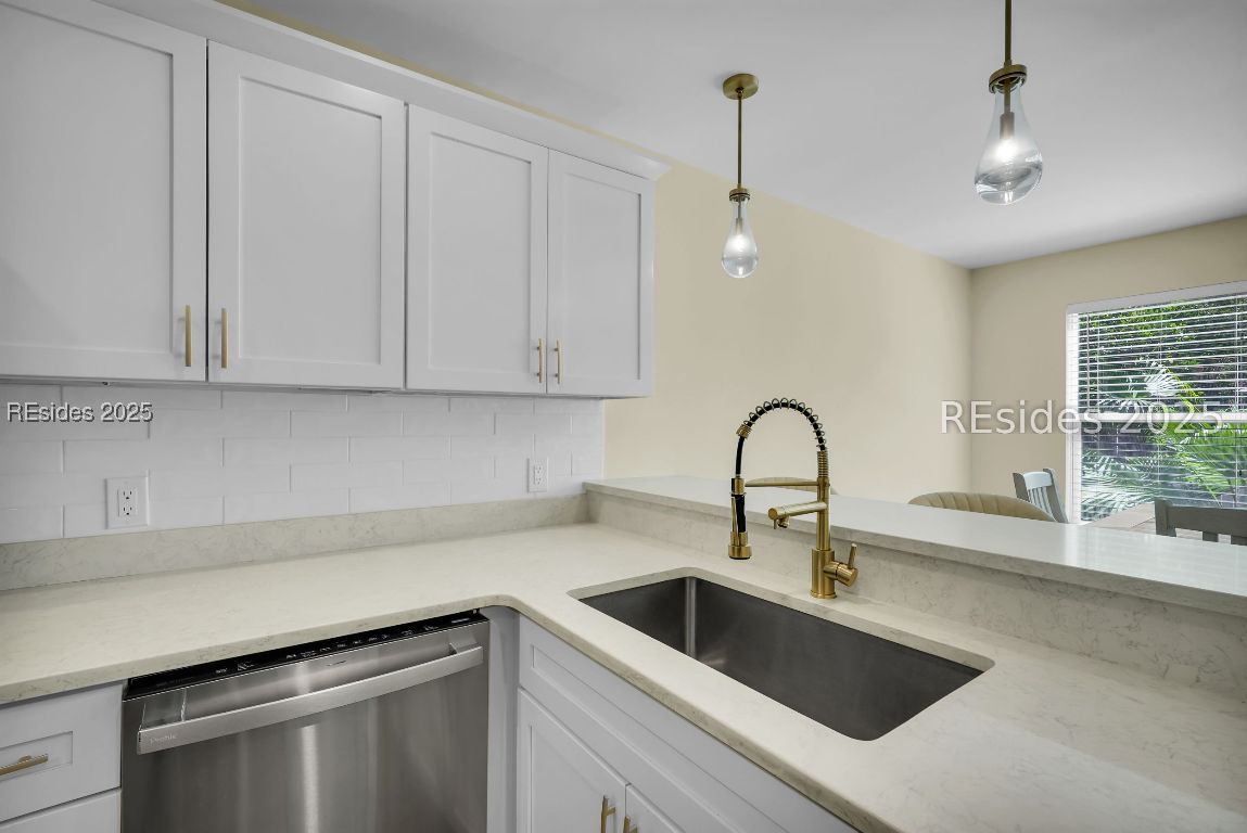 3 Lake Linden Lane Unit: 3