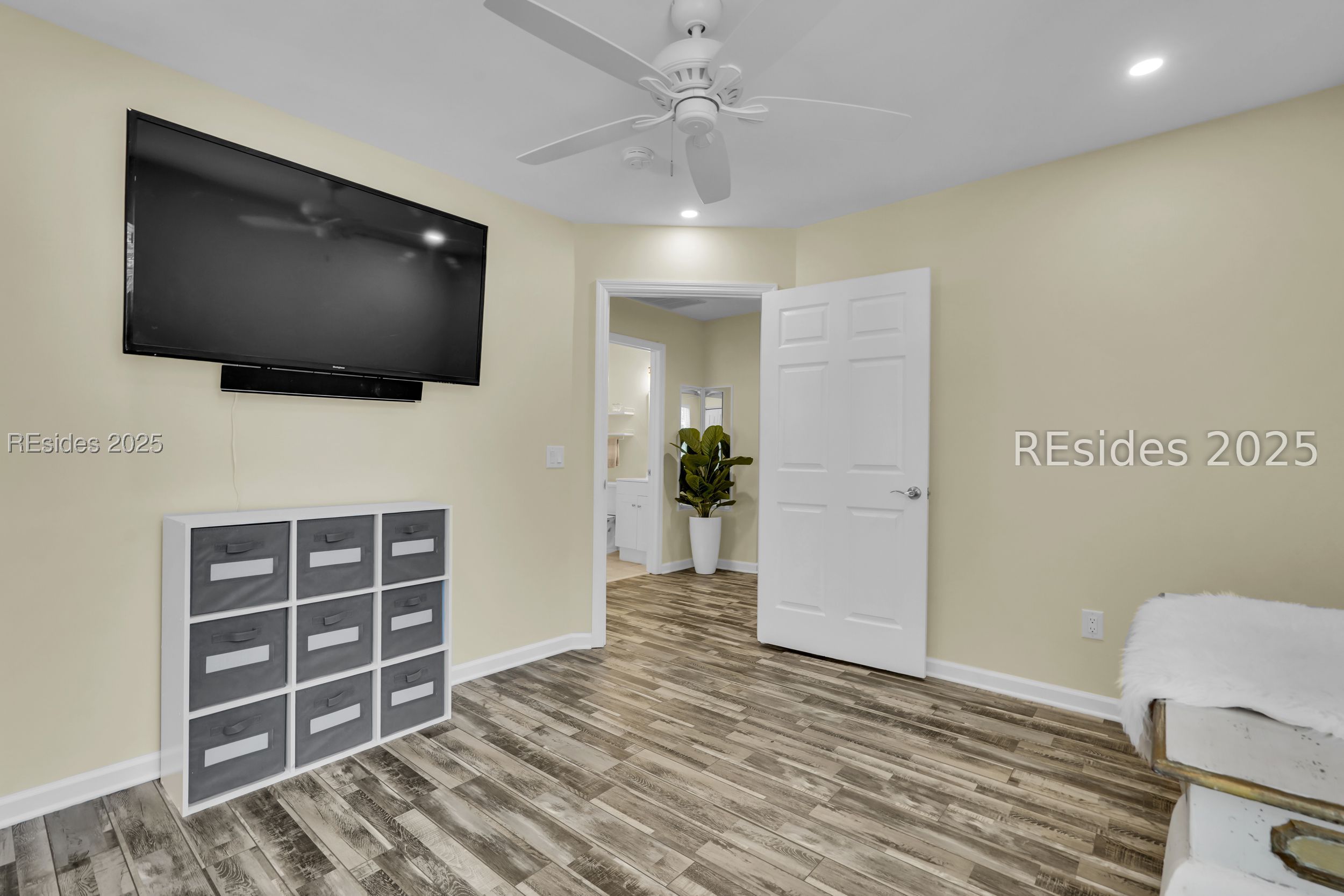 3 Lake Linden Lane Unit: 3