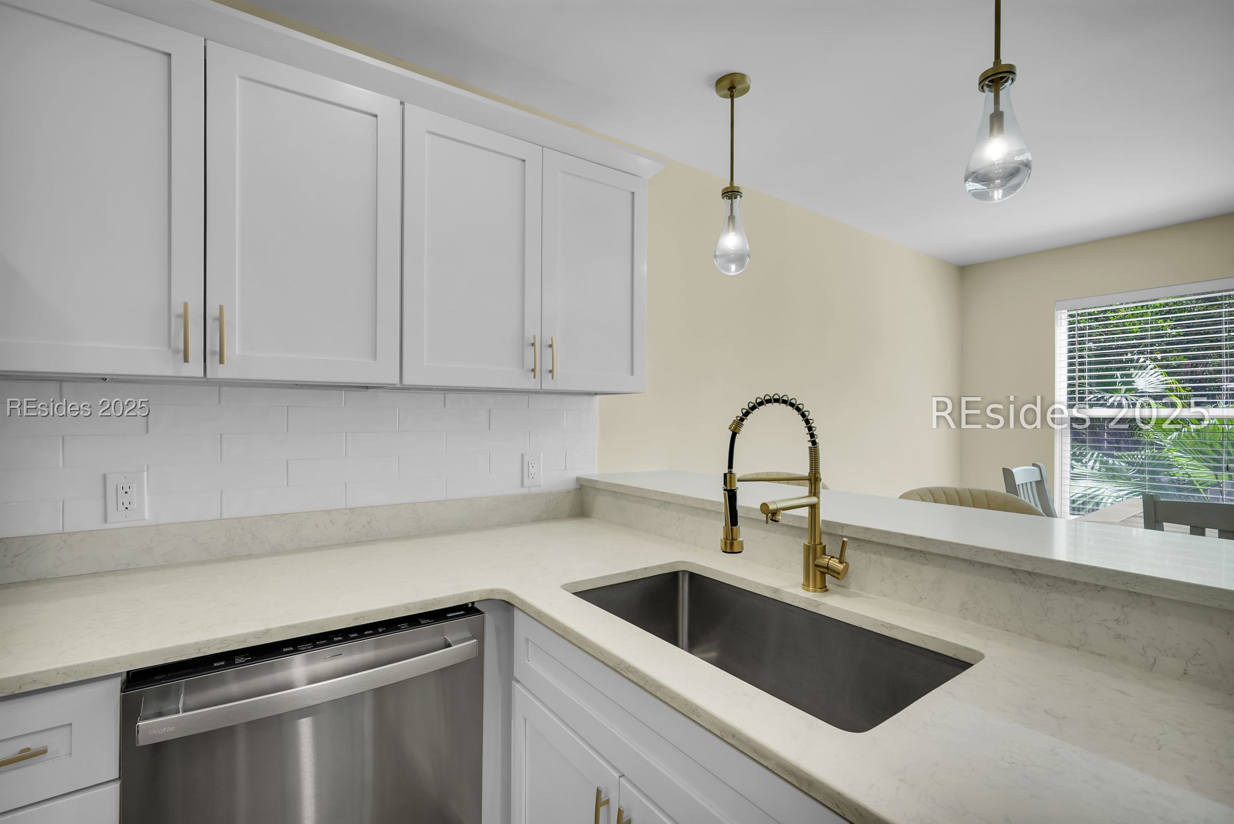 3 Lake Linden Lane Unit: 3