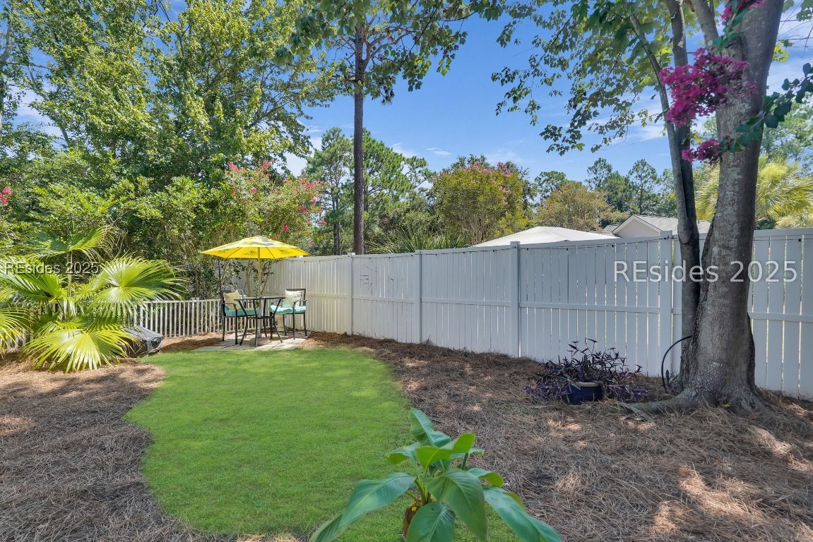 3 Lake Linden Lane Unit: 3