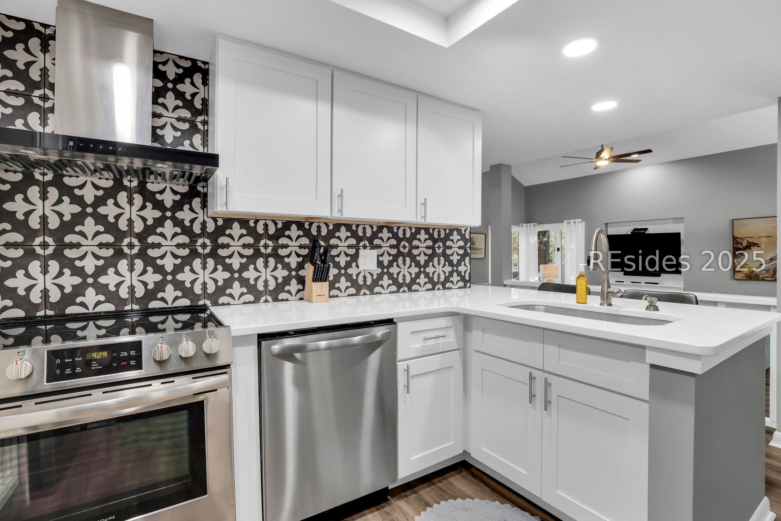 20 Queens Folly Road Unit: 1782