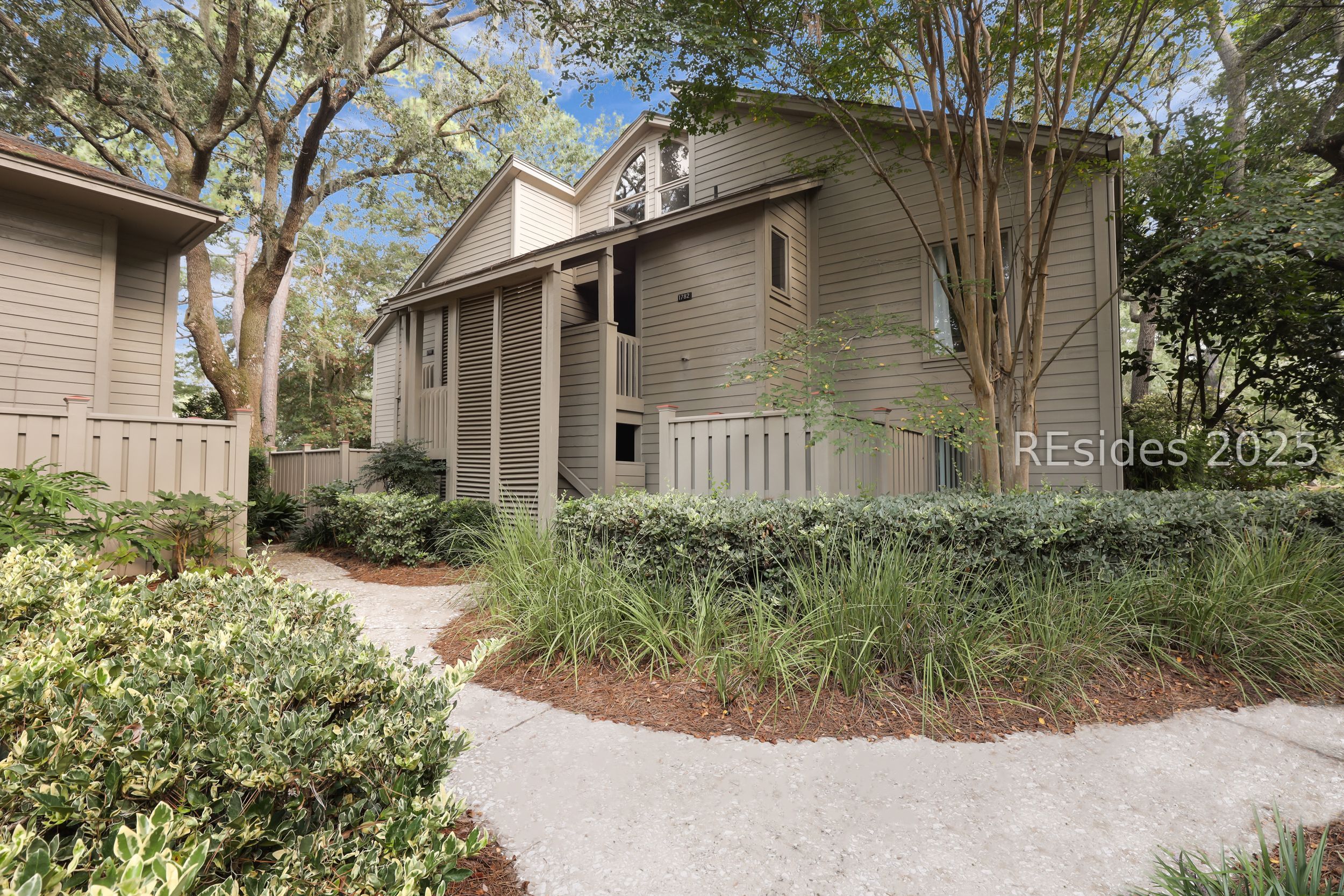 20 Queens Folly Road Unit: 1782