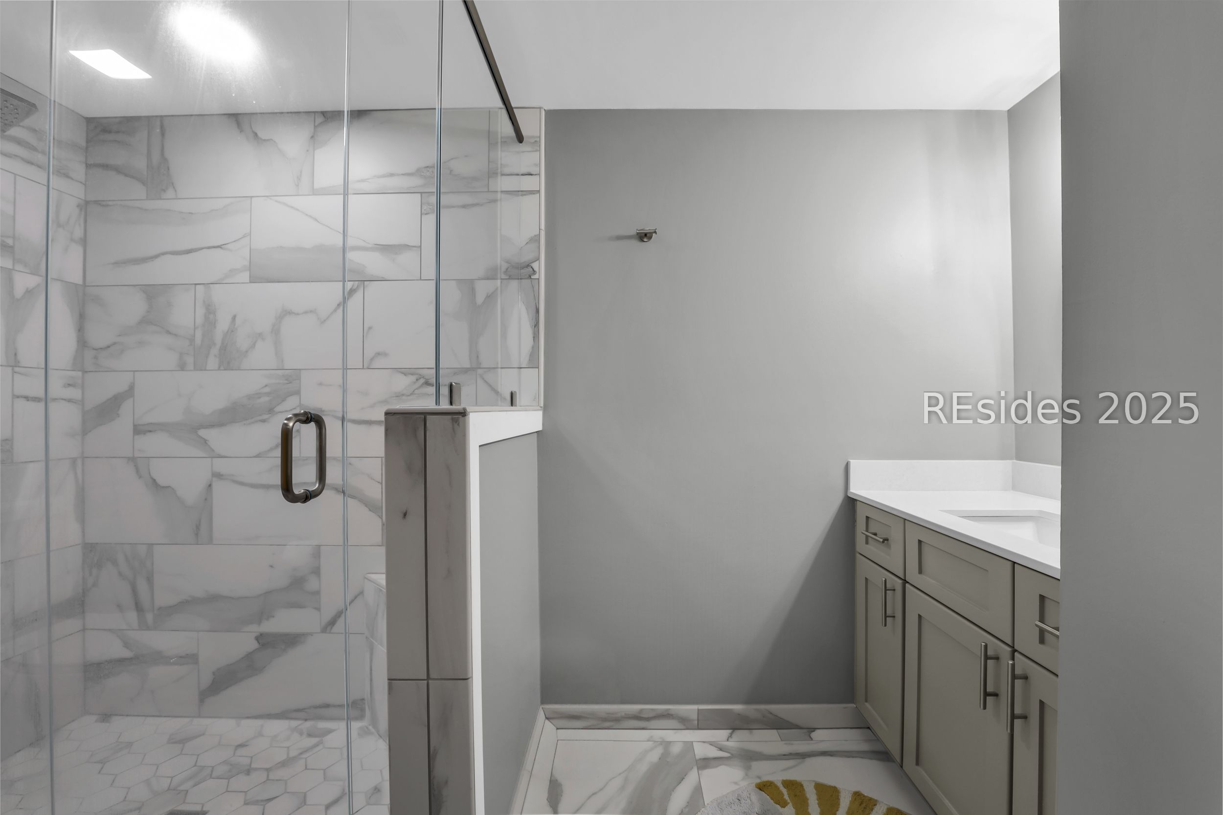 20 Queens Folly Road Unit: 1782