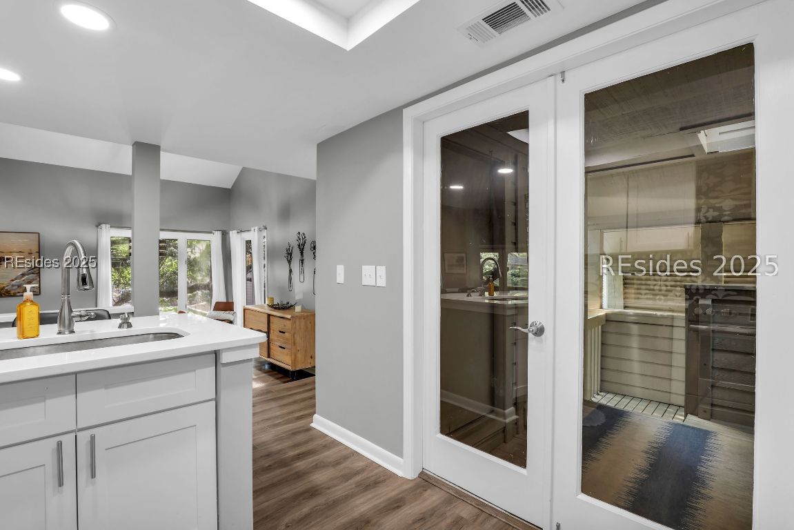 20 Queens Folly Road Unit: 1782