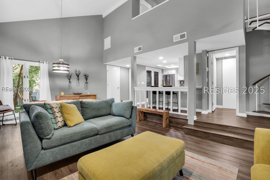 20 Queens Folly Road Unit: 1782