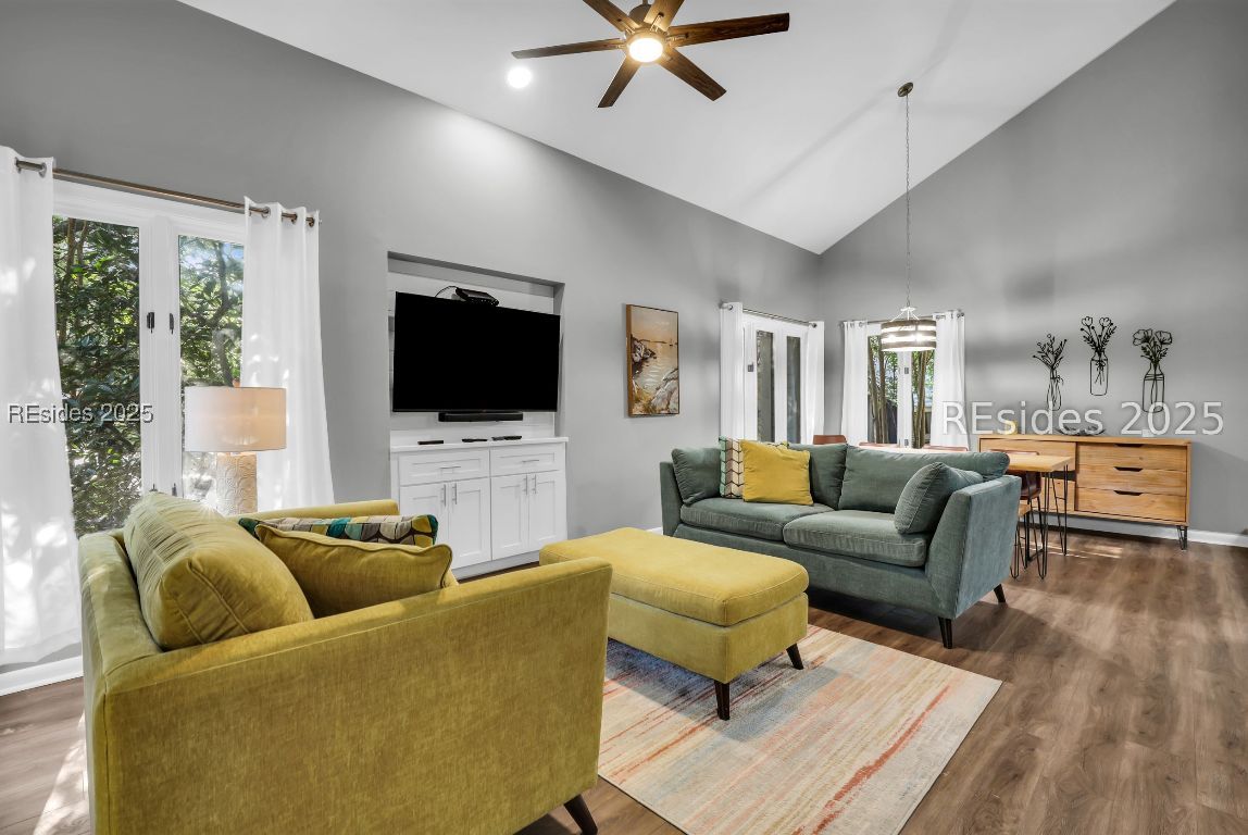 20 Queens Folly Road Unit: 1782