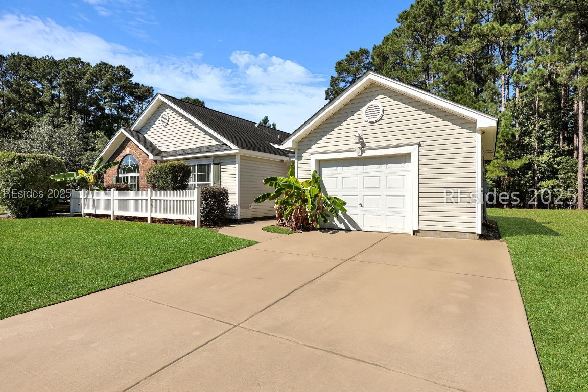 11 Savannah Oak Drive