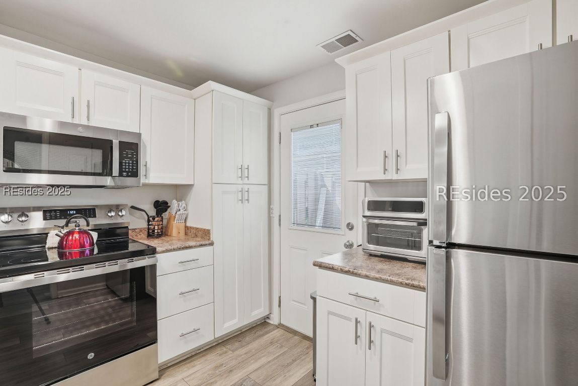 45 Queens Folly Road Unit: 666