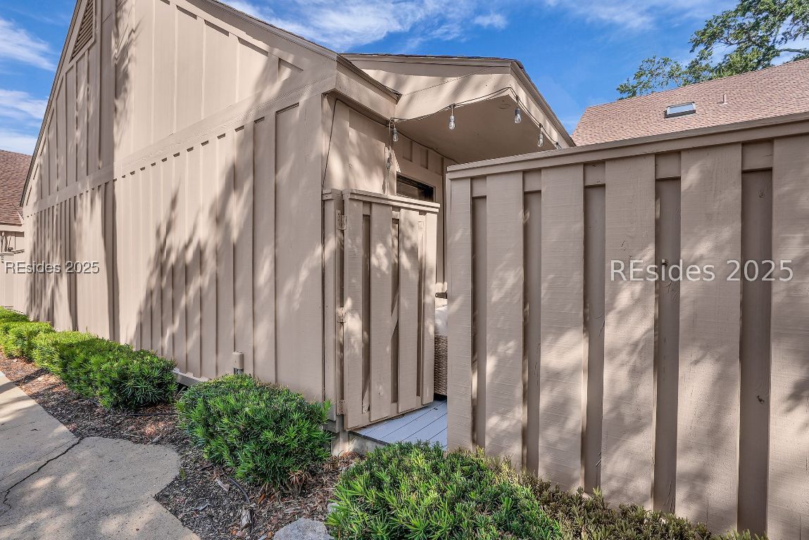 45 Queens Folly Road Unit: 666