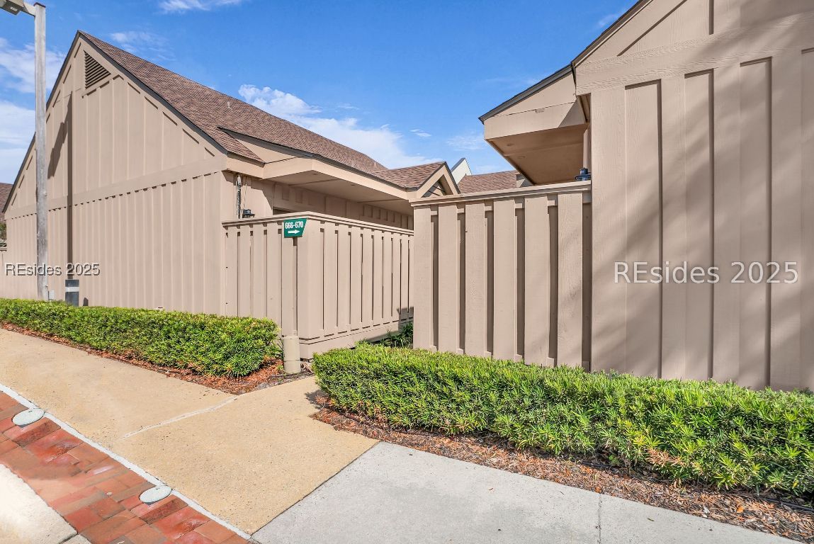 45 Queens Folly Road Unit: 666