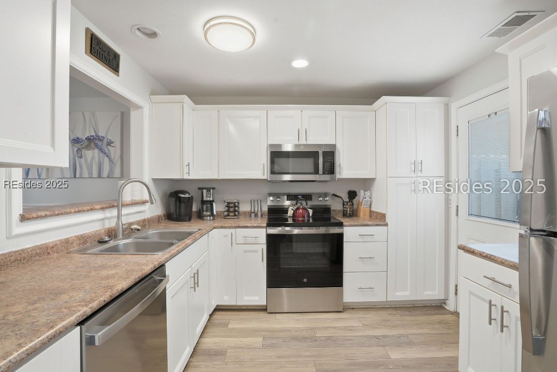 45 Queens Folly Road Unit: 666