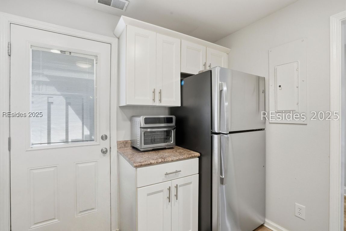 45 Queens Folly Road Unit: 666