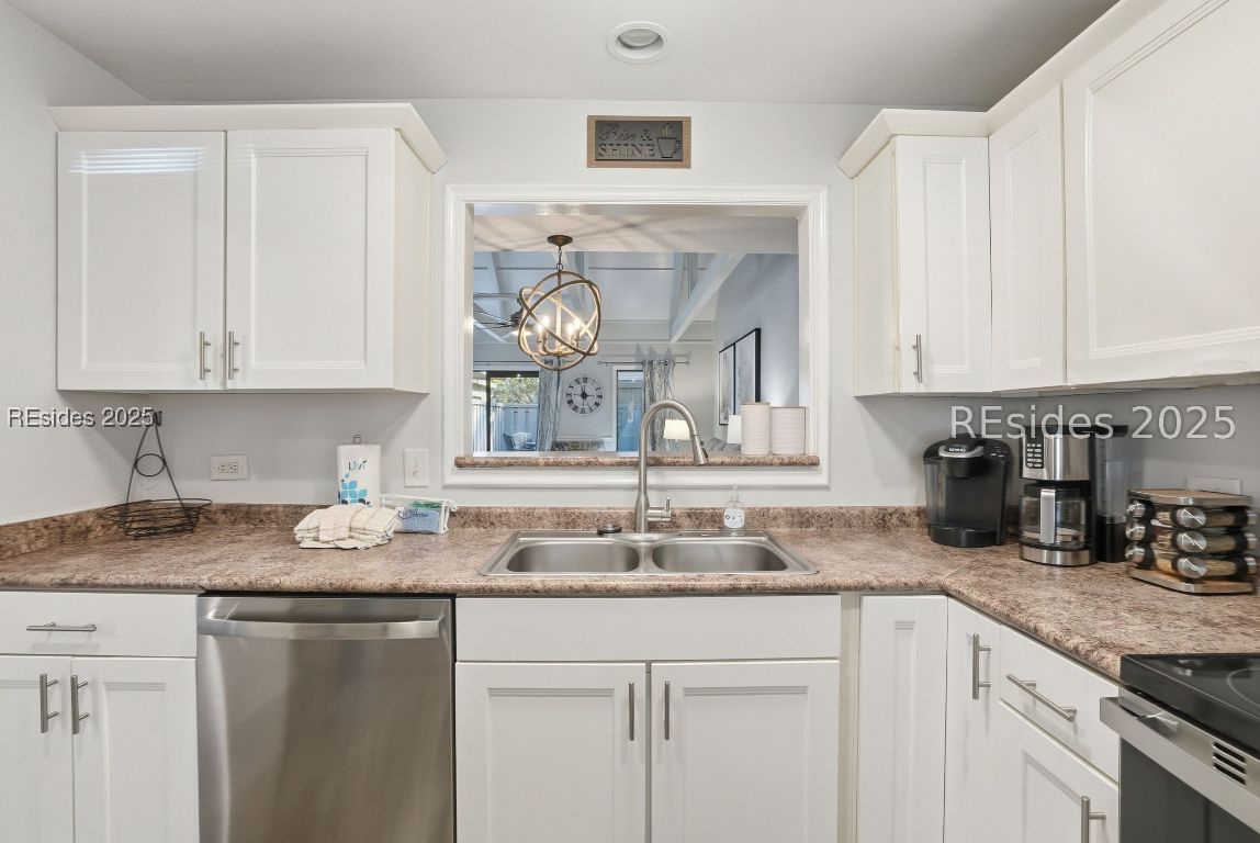 45 Queens Folly Road Unit: 666