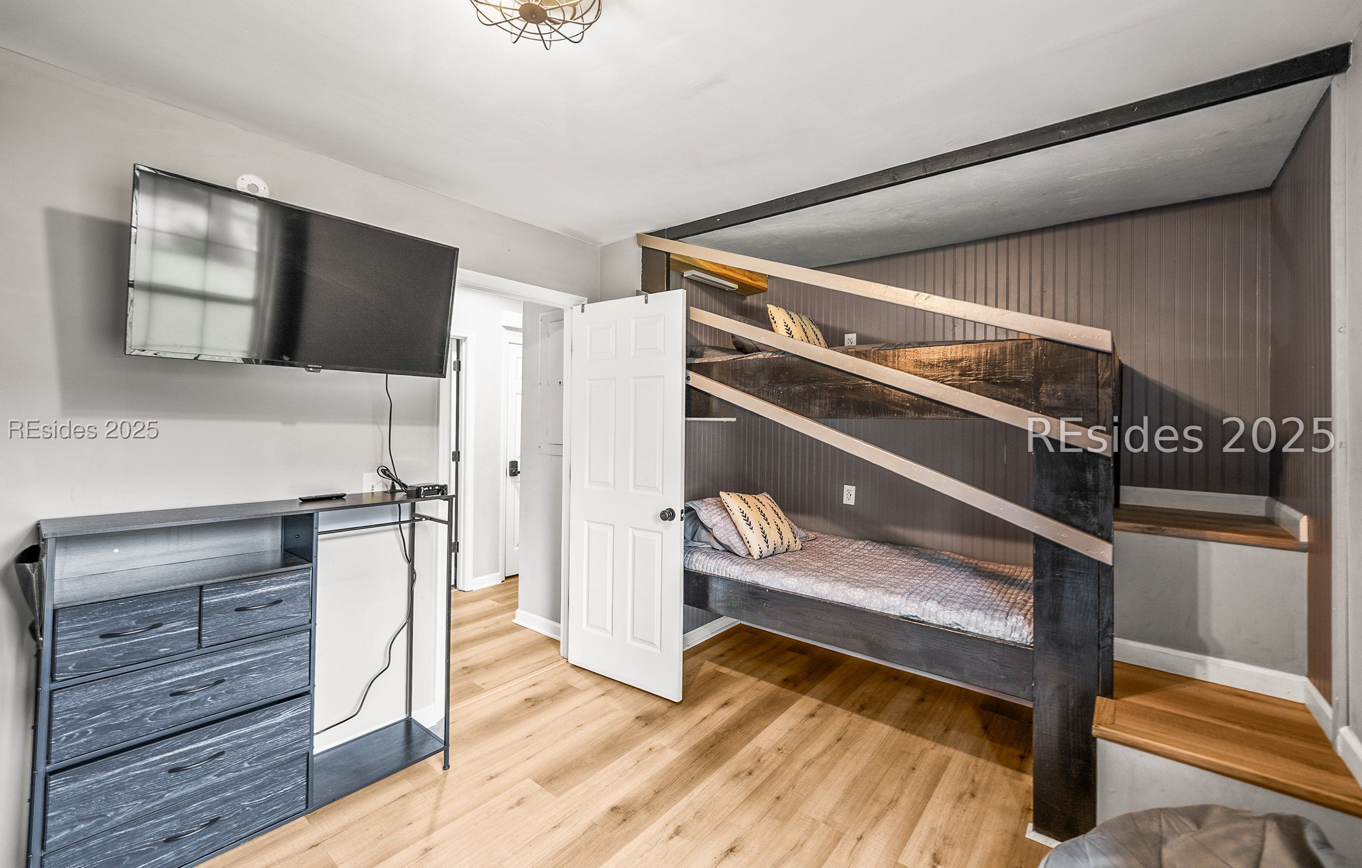 28 Ridenour Place