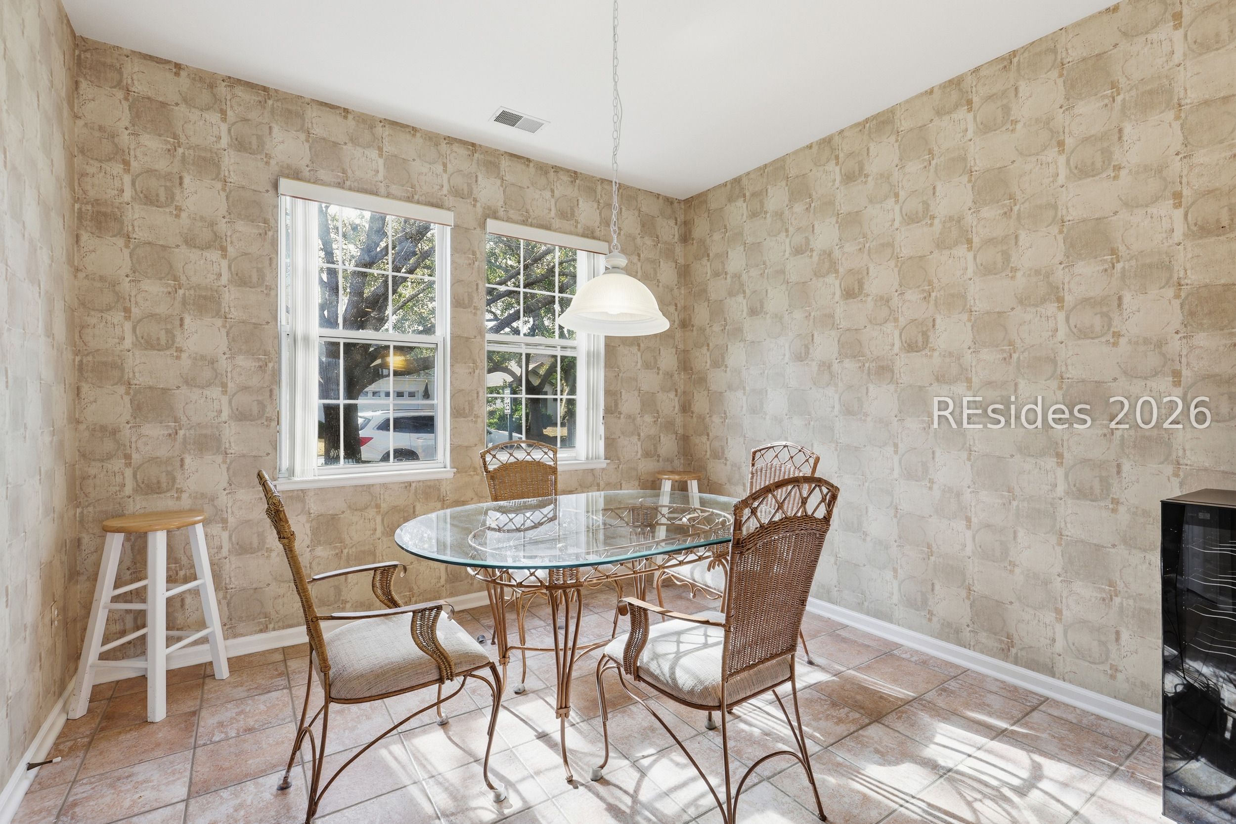 6 Hampton Circle