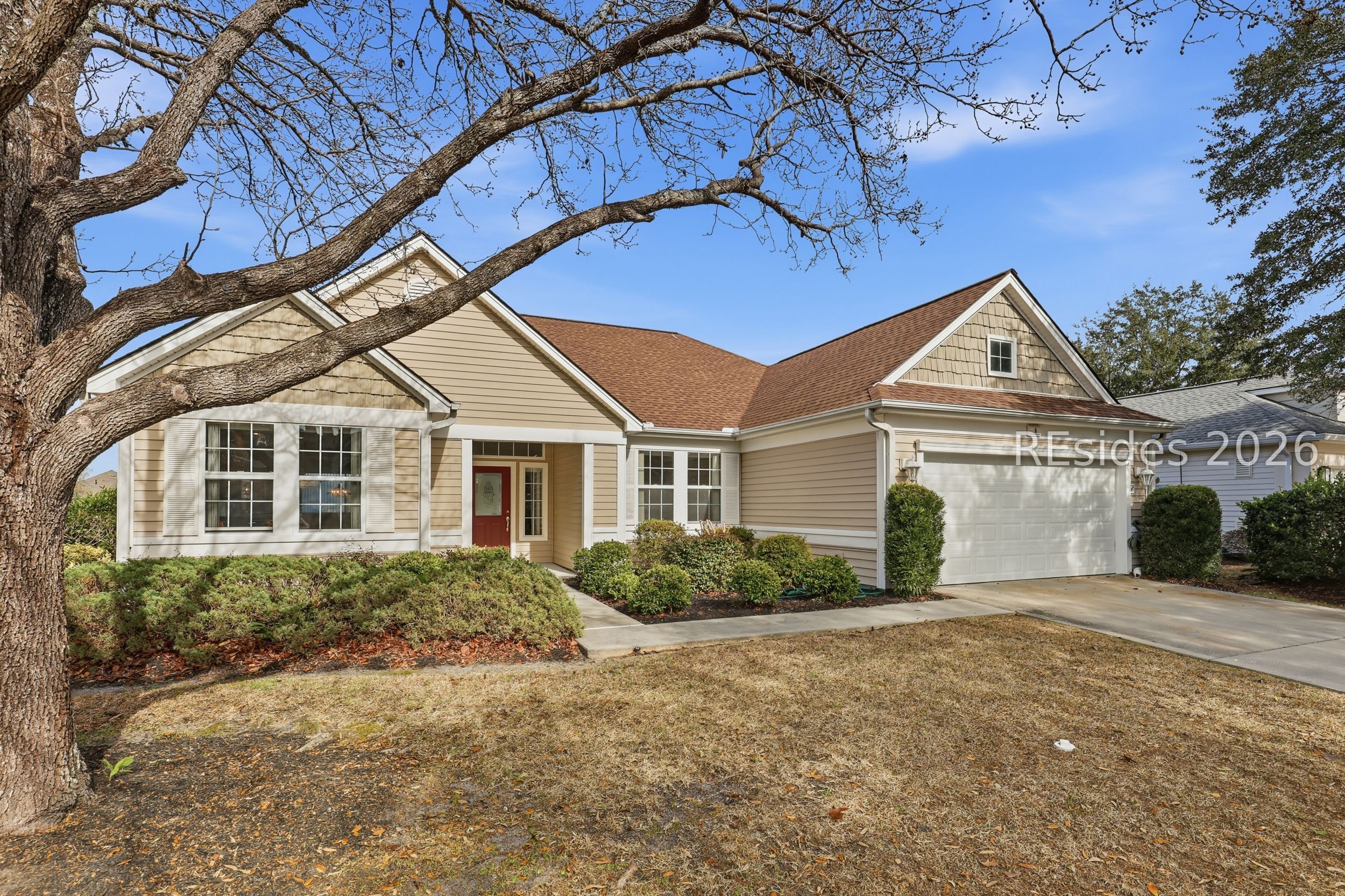 6 Hampton Circle