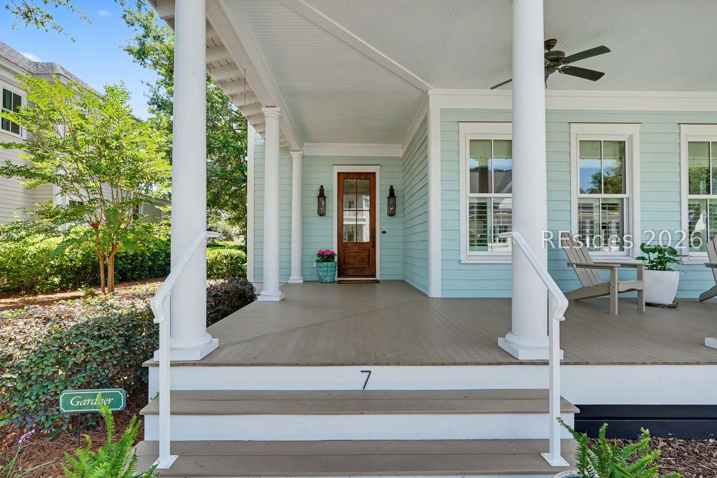7 West Bluff