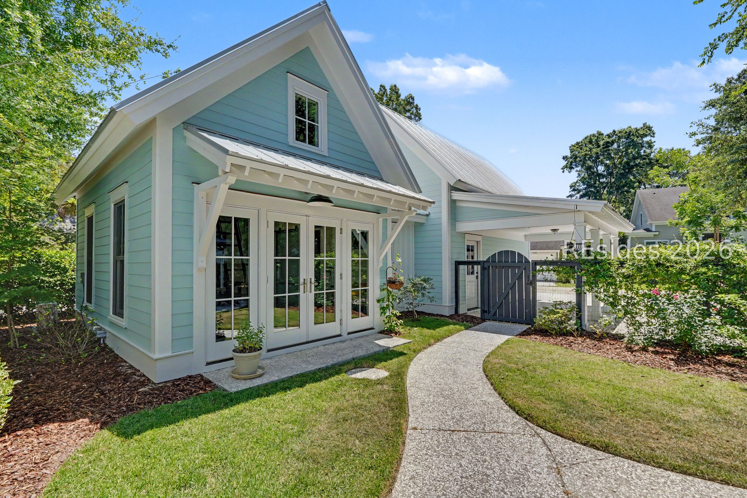 7 West Bluff