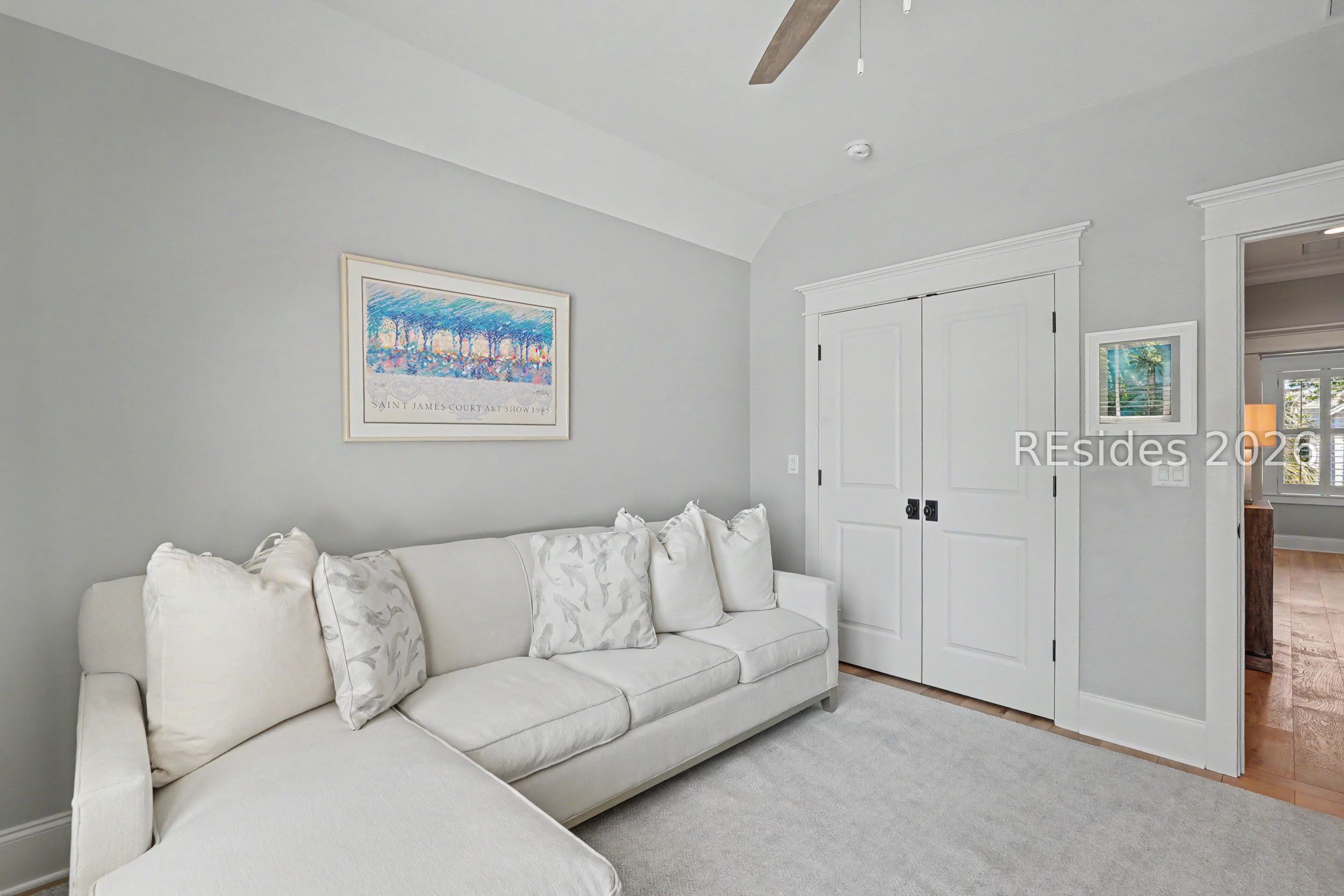 7 West Bluff