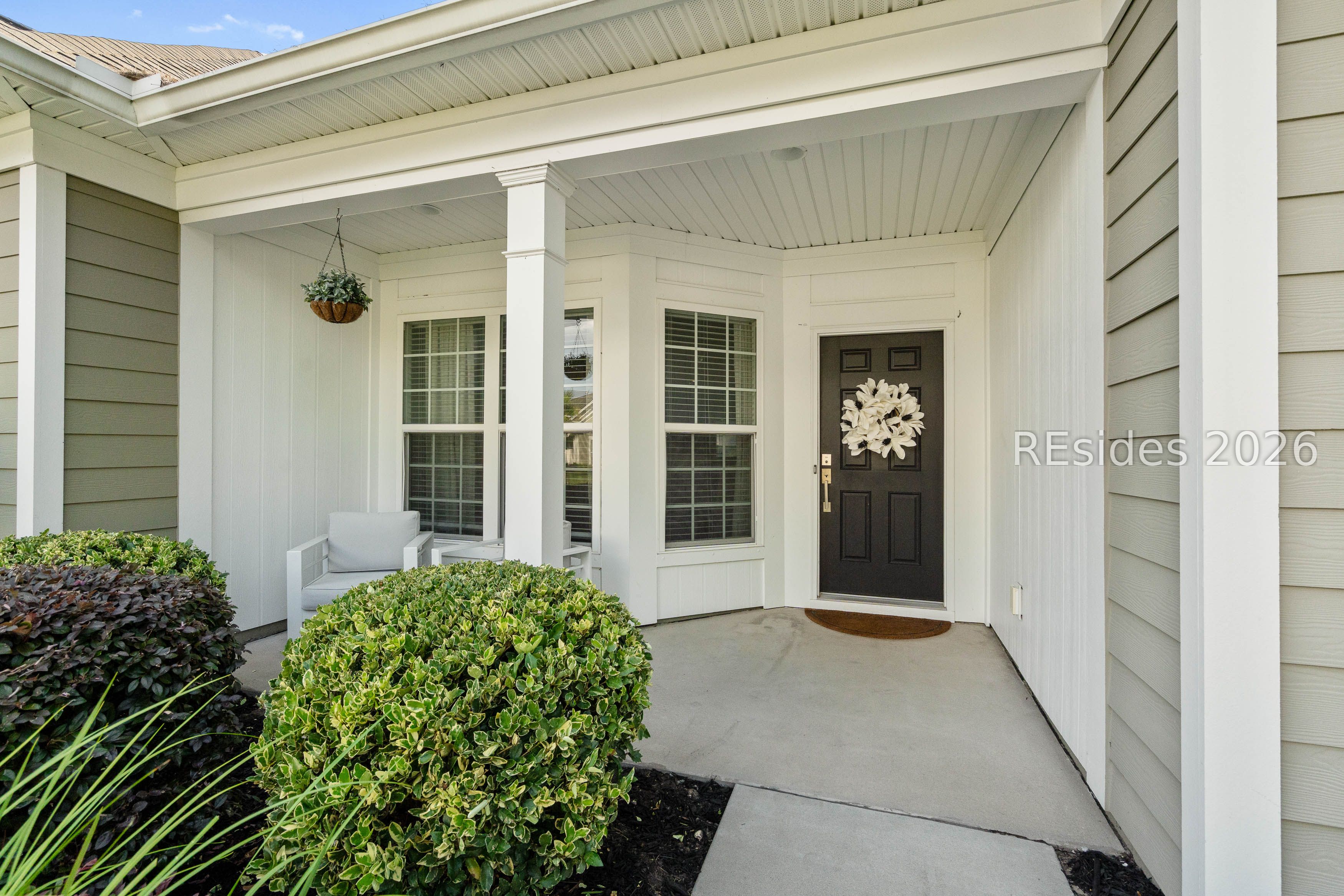 77 Bainbridge Way