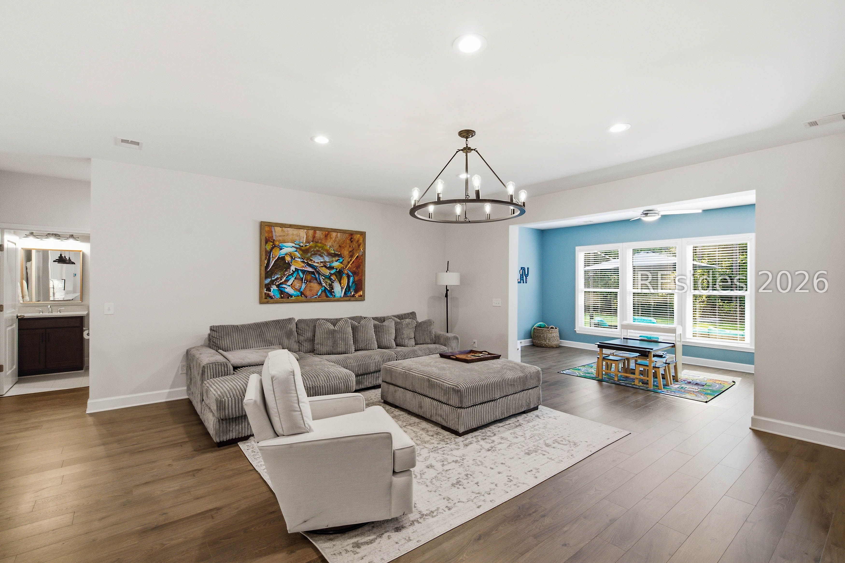 77 Bainbridge Way