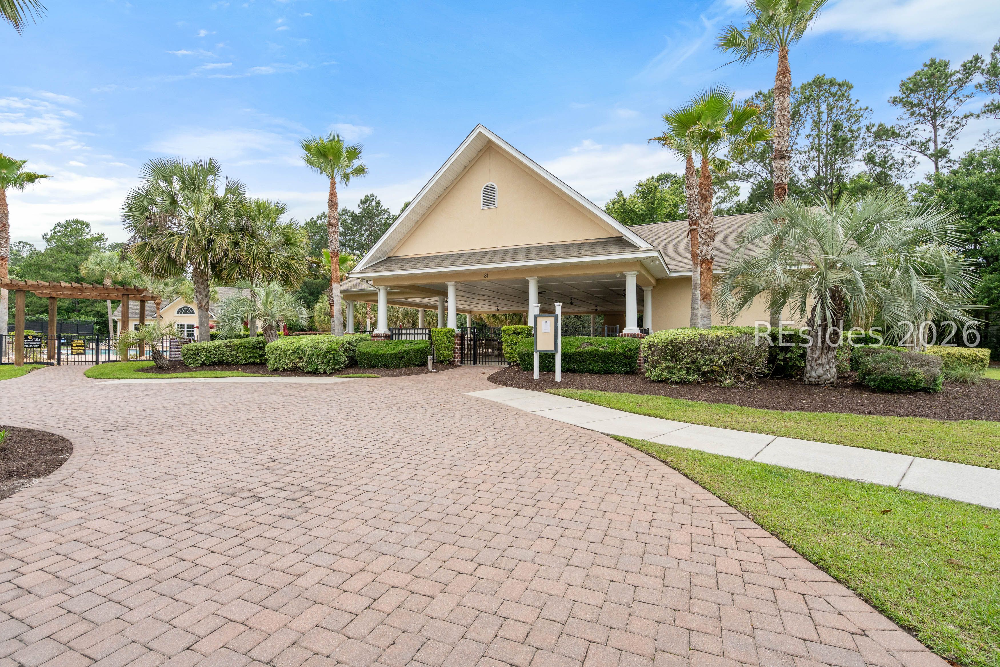 77 Bainbridge Way