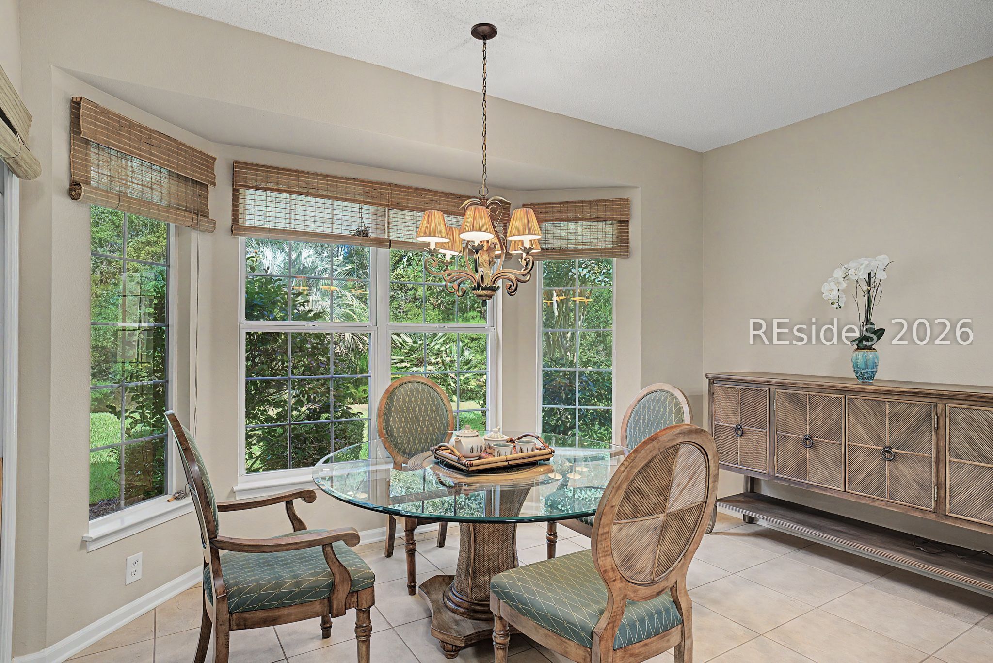 10 Amaryllis Lane