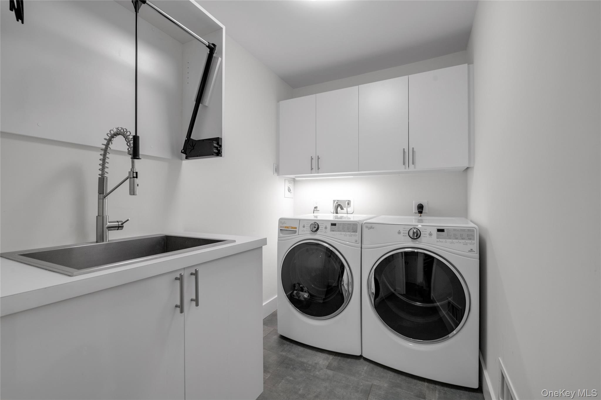 115 Eagles Crescent Unit: 115