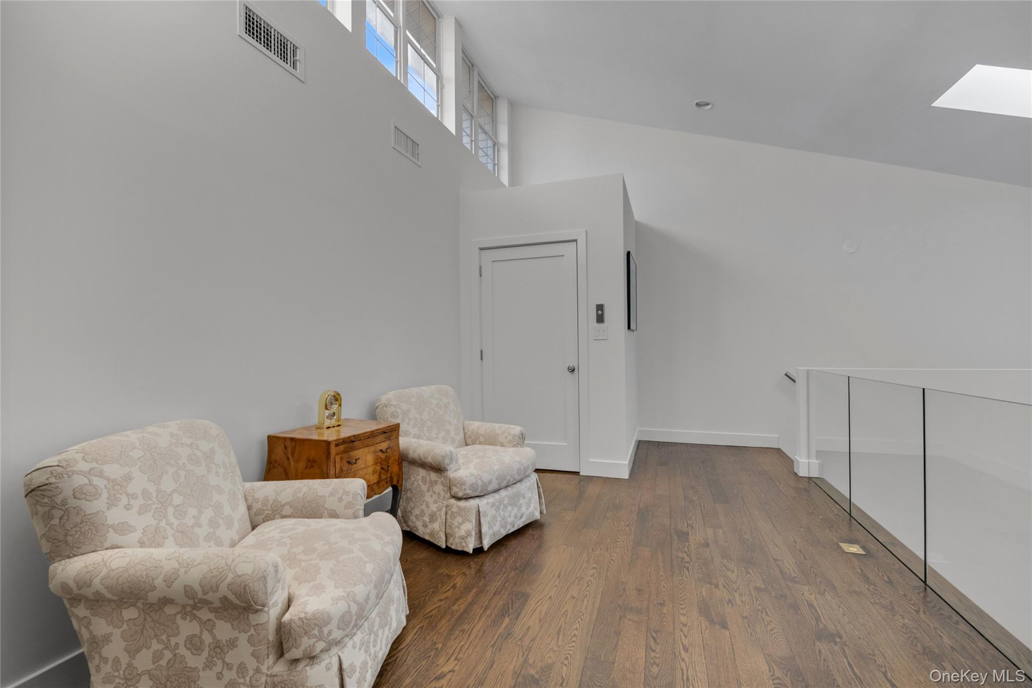 115 Eagles Crescent Unit: 115