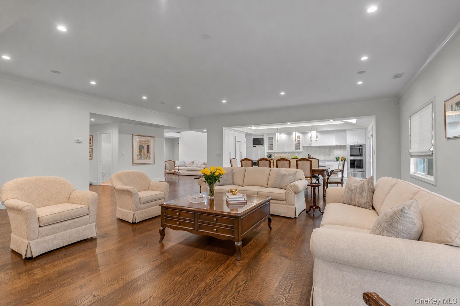 115 Eagles Crescent Unit: 115