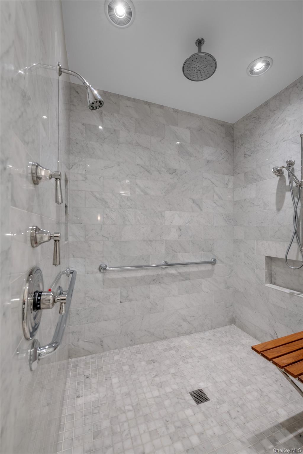 115 Eagles Crescent Unit: 115