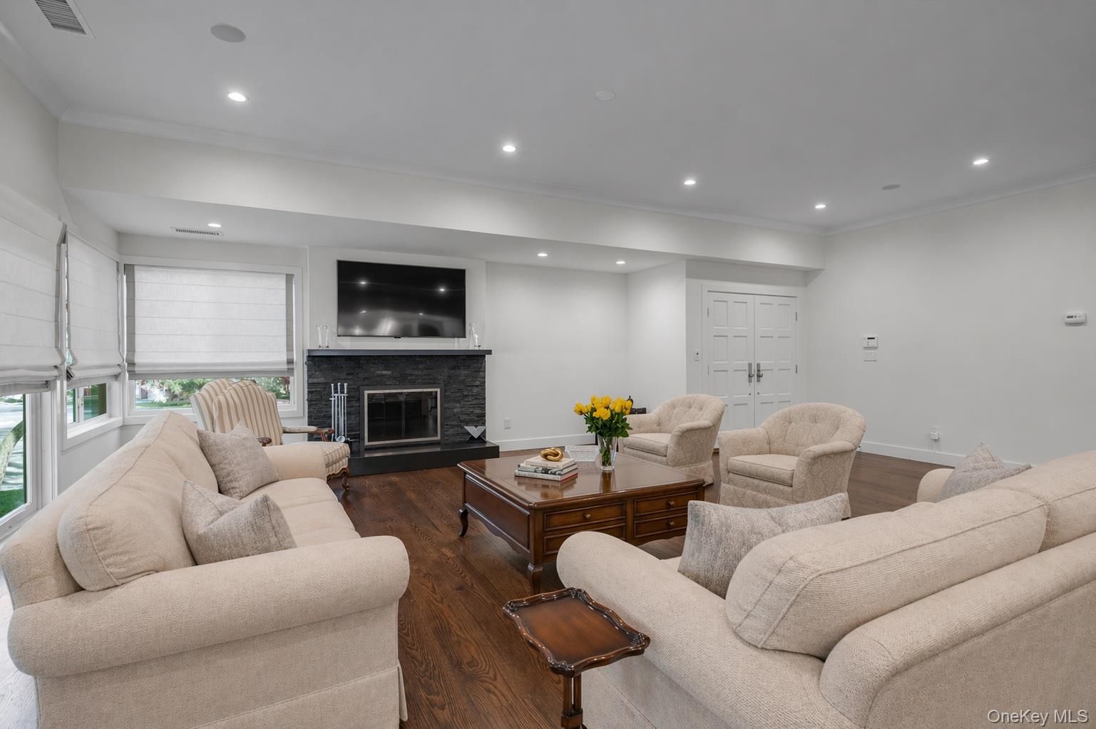 115 Eagles Crescent Unit: 115