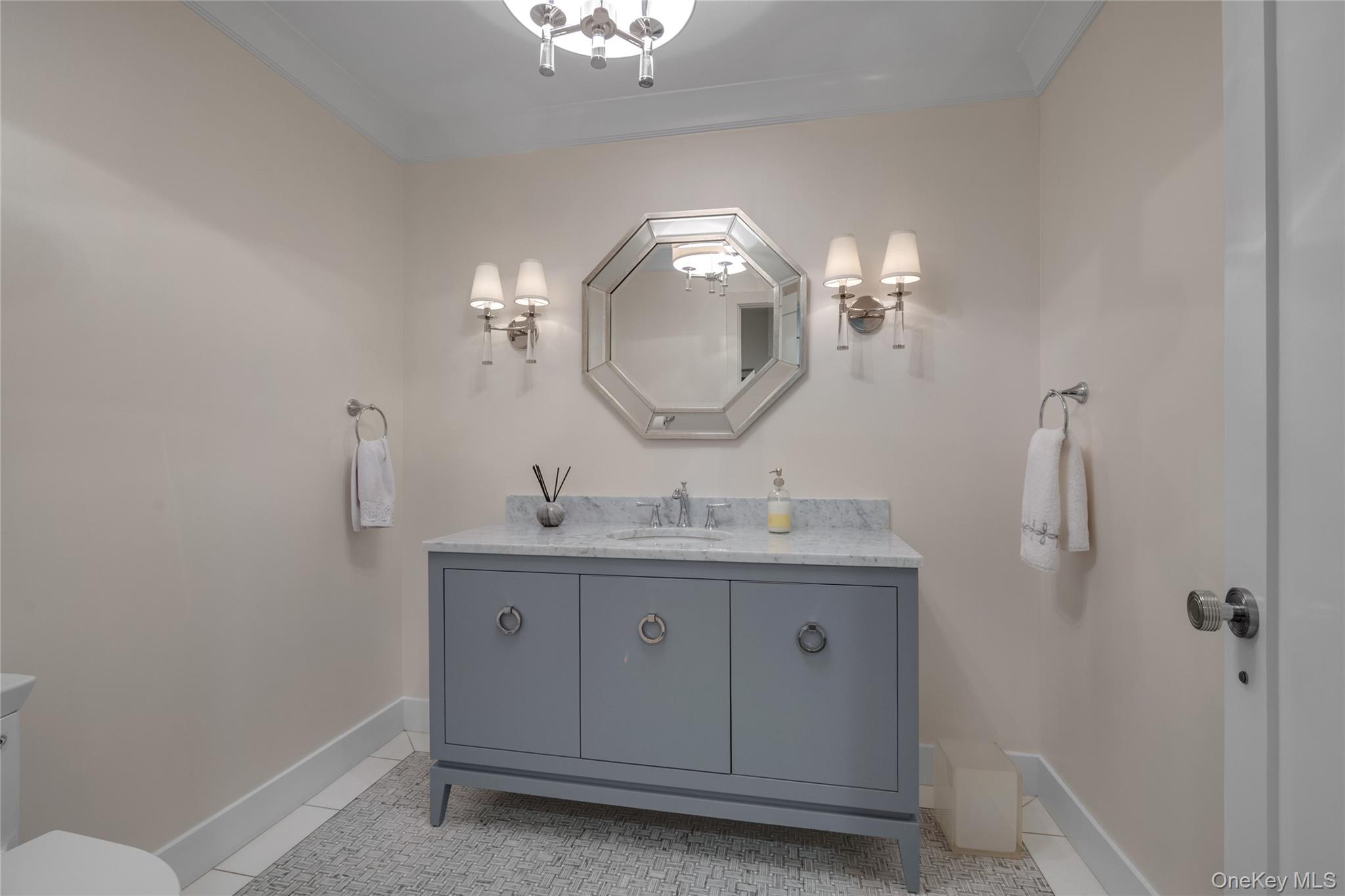 115 Eagles Crescent Unit: 115