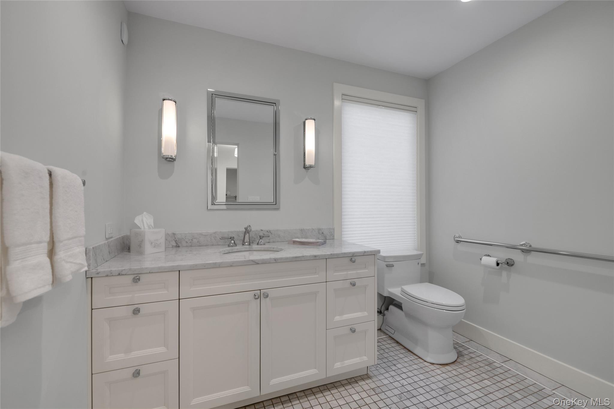 115 Eagles Crescent Unit: 115