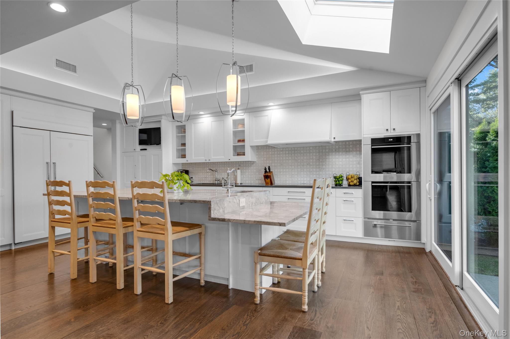 115 Eagles Crescent Unit: 115