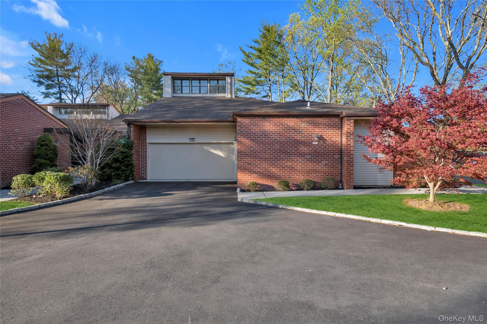 115 Eagles Crescent Unit: 115