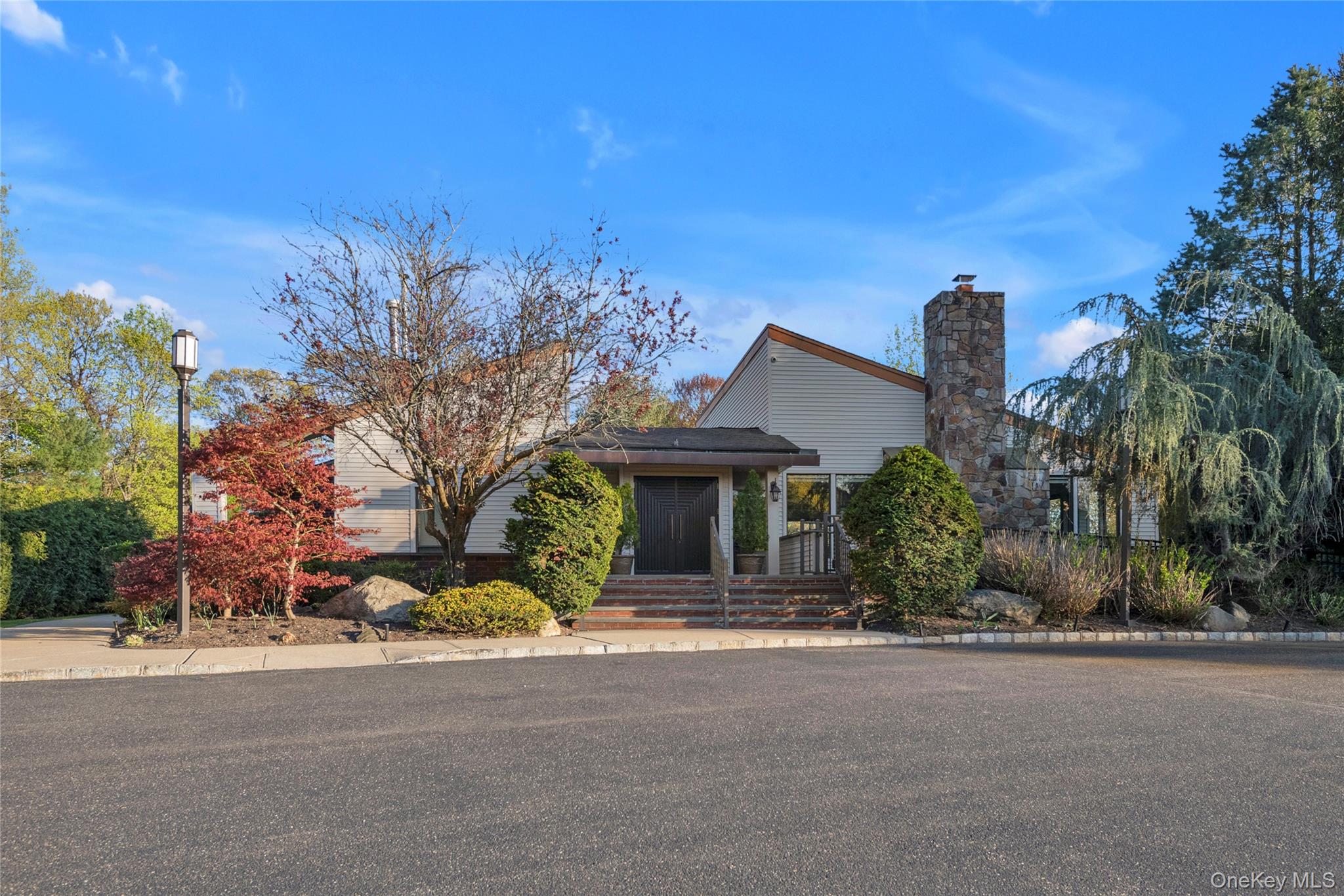 115 Eagles Crescent Unit: 115