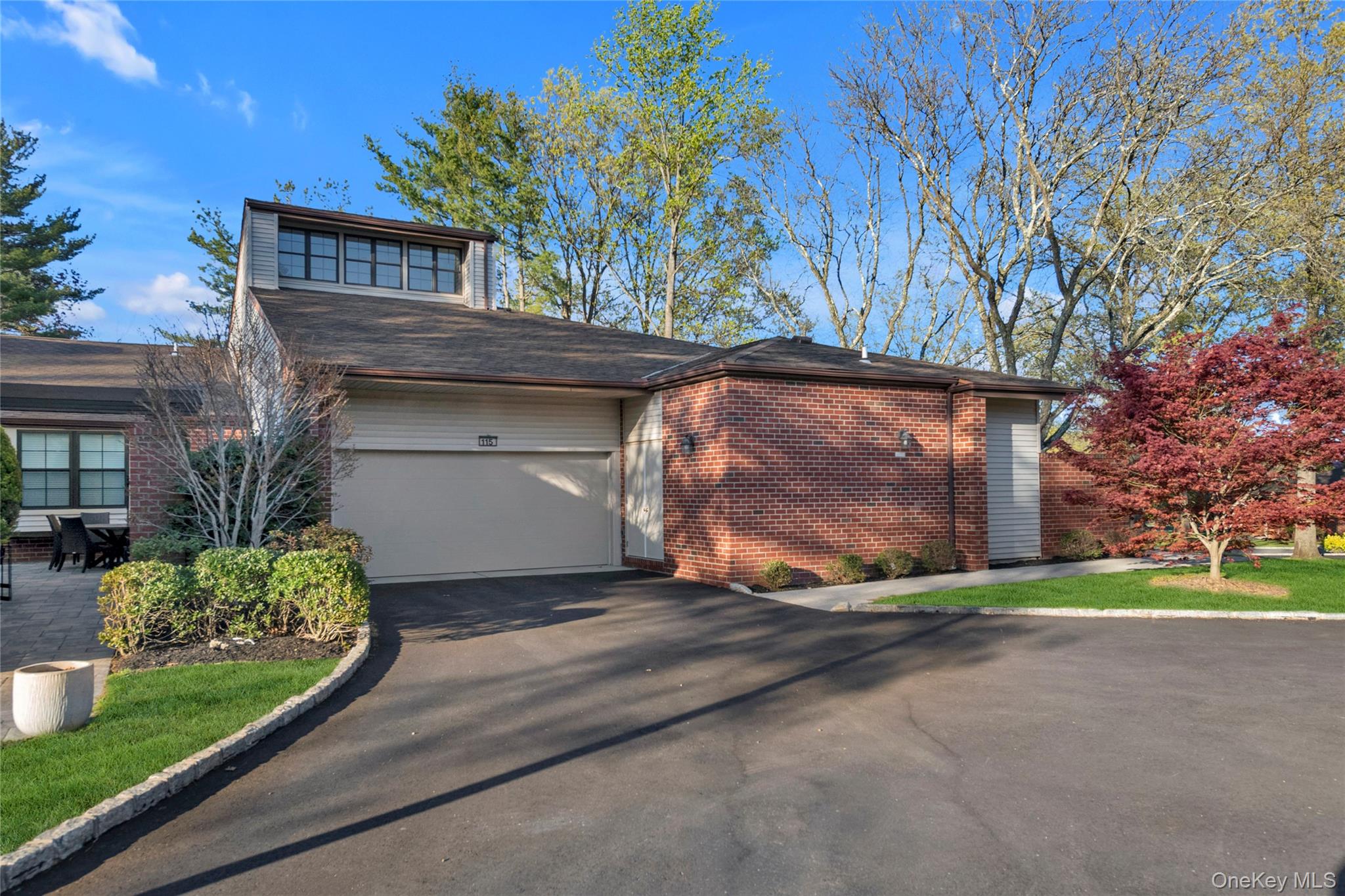 115 Eagles Crescent Unit: 115
