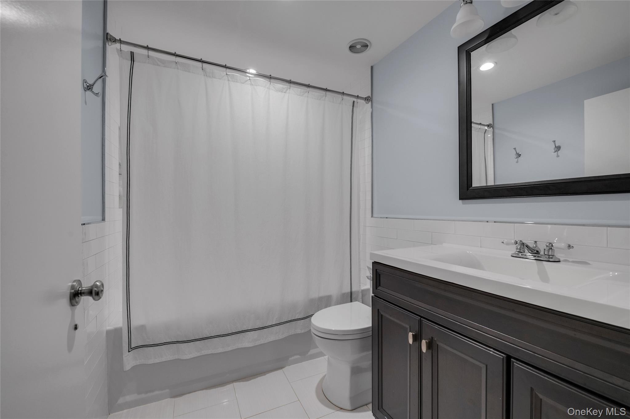 115 Eagles Crescent Unit: 115