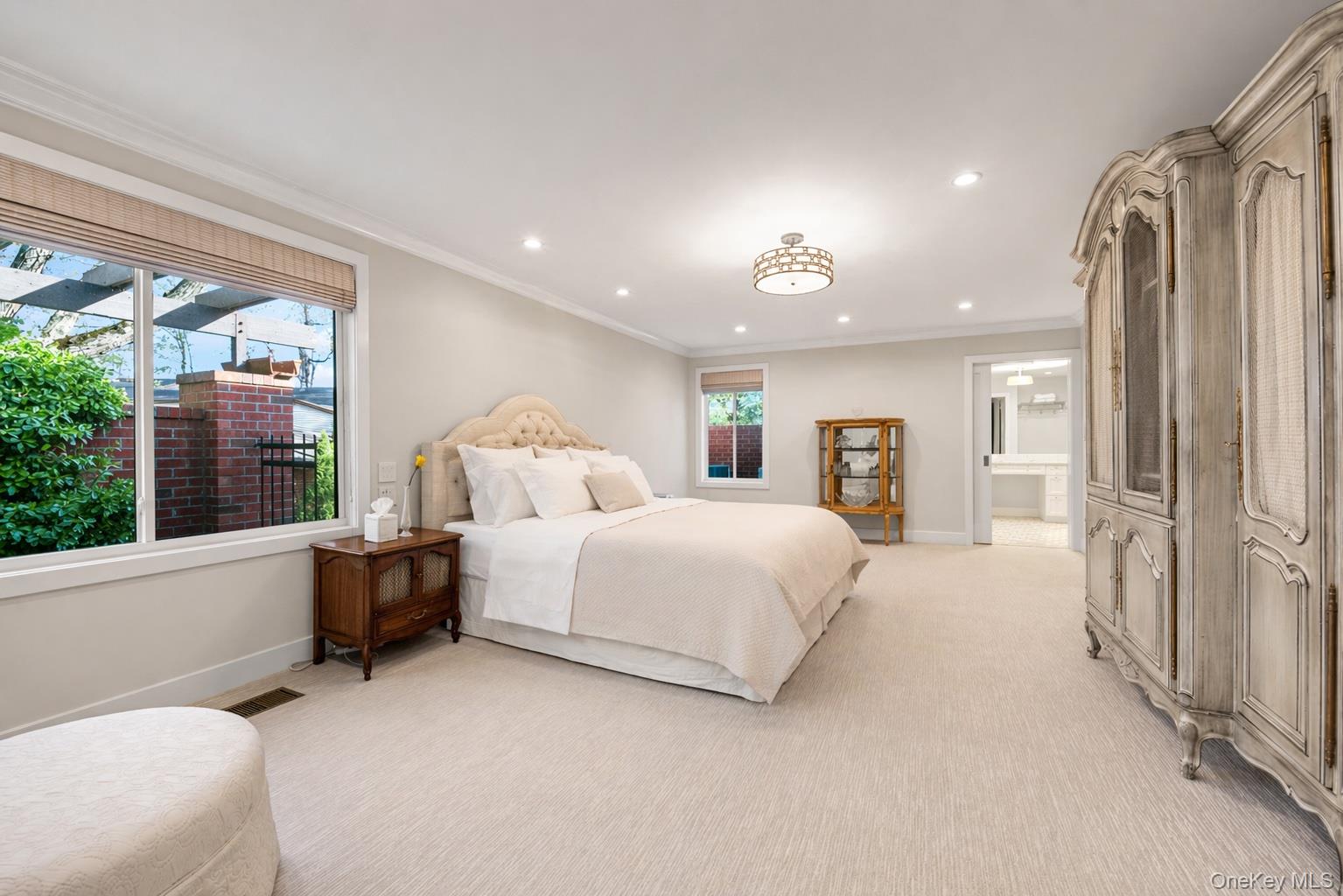 115 Eagles Crescent Unit: 115
